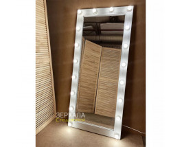 Белое состаренное гримерное зеркало с лампочками в раме 180х80 см